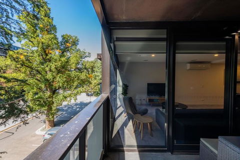 Midnight Apartments Accommodate Canberra - Dalby Accommodation 1