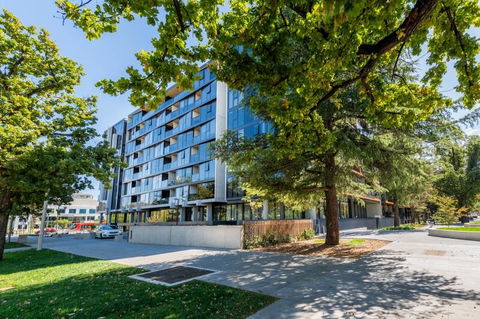 Midnight Apartments Accommodate Canberra - Dalby Accommodation 2