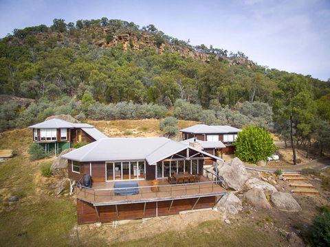 Milbrodale Lodge - Dalby Accommodation 2
