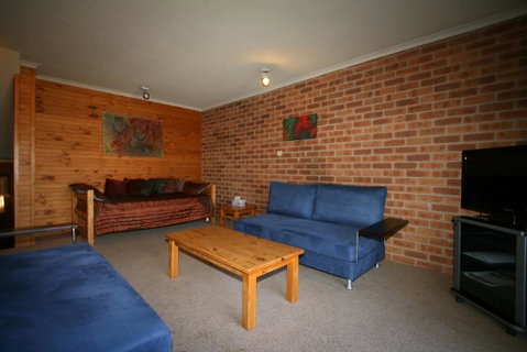 Misty Gables 2/24 Townsend Street - Dalby Accommodation 0