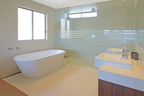 Mitchell 220 - BANNISTERS BEACH HOUSE - Dalby Accommodation 3