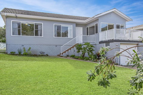 Mitchell Pde 71 Mollymook - Dalby Accommodation 2