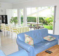 MODERN 3 BEDROOM APARTMENT IN TRADITIONAL QUEENSLANDER  PATIO LEAFY YARD POOL - Dalby Accommodation