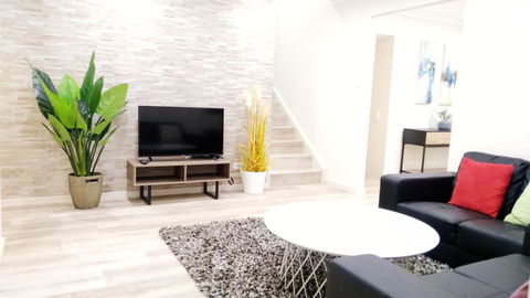 Modern 4-Bedroom House On Cunningham Near Singleton CBD Hunter Valley - Dalby Accommodation 0