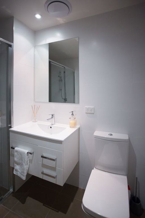 Modern Executive Apartment @ Braddon, 1BR, Wine, Wifi, Secure Parking, Canberra - Dalby Accommodation 3