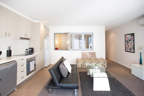 Modern Executive Apartment @ Braddon, 1BR, Wine, Wifi, Secure Parking, Canberra - Dalby Accommodation 1