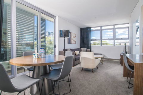 Modern Home For 4 @Silkari Suite Chatswood - Dalby Accommodation 3