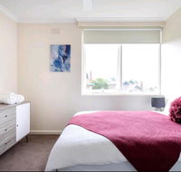 Modern St Kilda East Apartment - Free parking - Dalby Accommodation