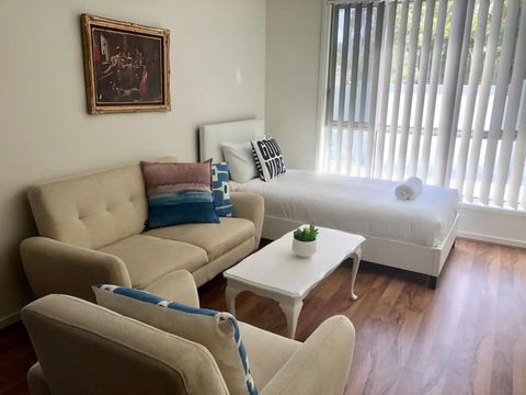 Modern Unit Near To Surfers Paradise - Dalby Accommodation 1