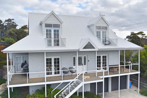 Monterey Bay Of Fires - Dalby Accommodation 0