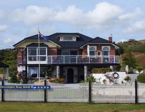 Moonlight Bay B&B Guest House - Dalby Accommodation 1