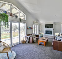 Mortimers Wines - The Canopy Loft - Dalby Accommodation