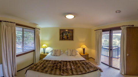 Mowamba River Lodge - Dalby Accommodation 2