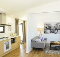 Myrtle Tree Lodge - Trunks - Dalby Accommodation