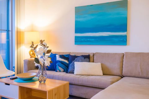 Near Airport & Train Station Stylish Two-Story Apartment - Dalby Accommodation 1