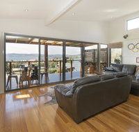 Ned Kelly's Retreat - Sophisticated style with modern convenience and magical outlook - Dalby Accommodation
