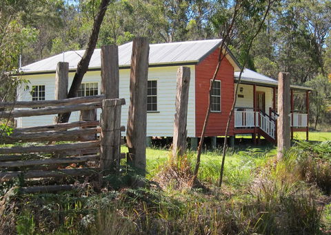 Neds Cabin - Dalby Accommodation 2