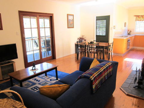 Neds Cabin - Dalby Accommodation 3