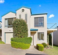 NELSON COVE 2 - Townhouse a Short Walk to Town - Dalby Accommodation