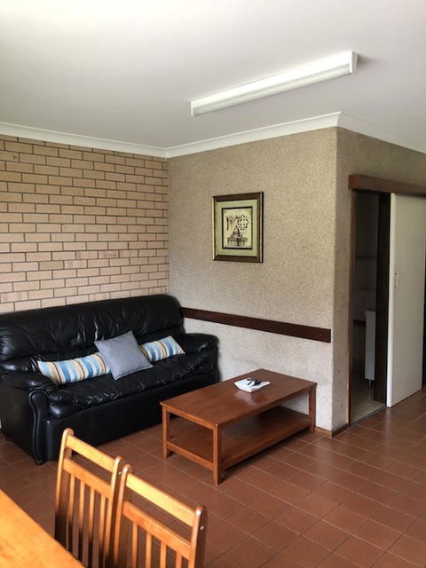 Augusta Escape Holiday Units - Dalby Accommodation 9