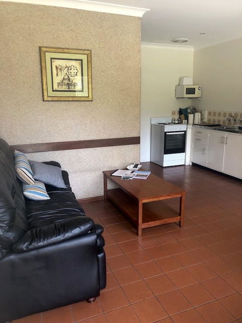 Augusta Escape Holiday Units - Dalby Accommodation 4