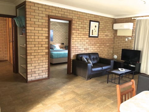 Augusta Escape Holiday Units - Dalby Accommodation 1