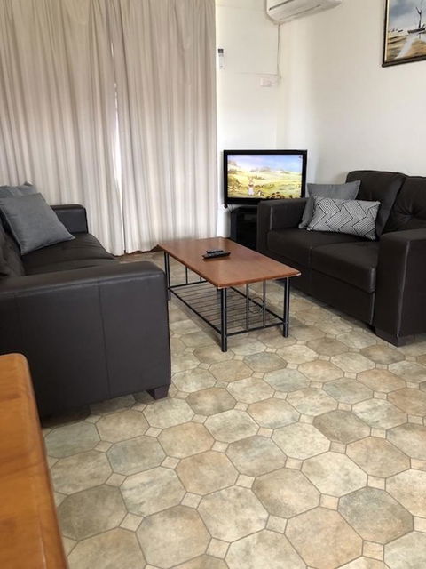 Augusta Escape Holiday Units - Dalby Accommodation 20