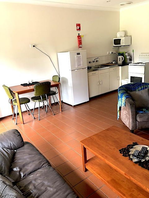 Augusta Escape Holiday Units - Dalby Accommodation 16