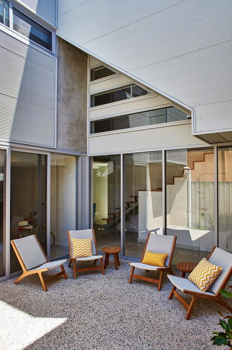 The Urban Beach House - Dalby Accommodation 11