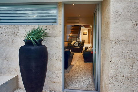 The Urban Beach House - Dalby Accommodation 6