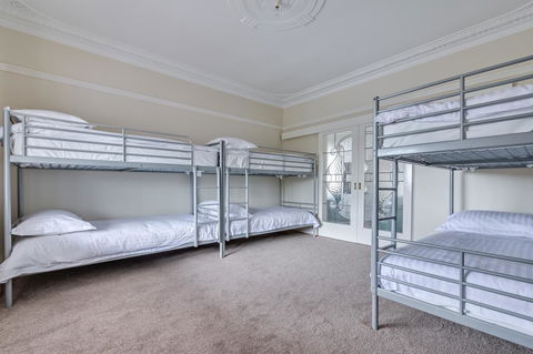 Serpentine Rose - Dalby Accommodation 10
