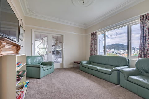 Serpentine Rose - Dalby Accommodation 11