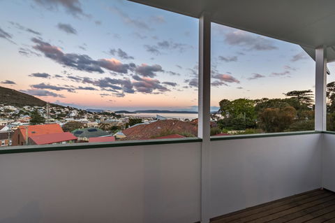 Serpentine Rose - Dalby Accommodation 17