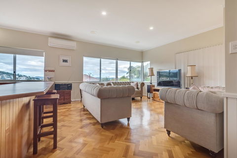 Serpentine Rose - Dalby Accommodation 5