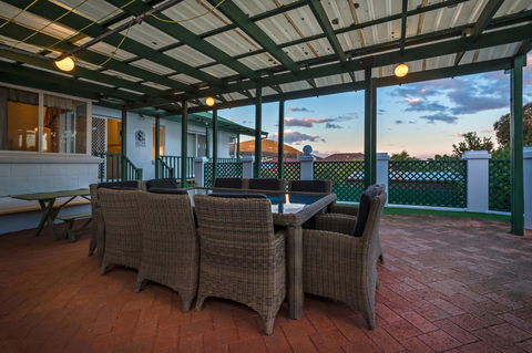 Serpentine Rose - Dalby Accommodation 16