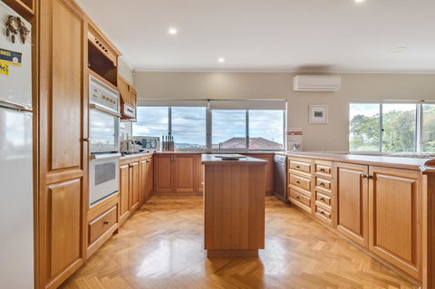 Serpentine Rose - Dalby Accommodation 6