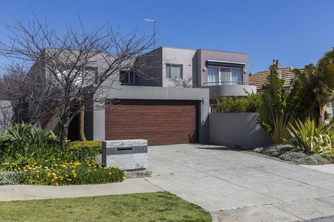 Cottesloe Beach House II - Dalby Accommodation 28