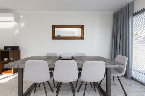 Cottesloe Beach House II - Dalby Accommodation 5