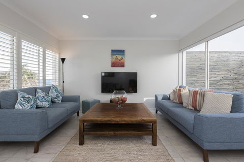 Cottesloe Beach House II - Dalby Accommodation 4