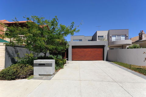 Cottesloe Beach House II - Dalby Accommodation 22
