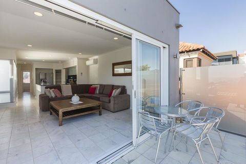 Cottesloe Beach House II - Dalby Accommodation 12