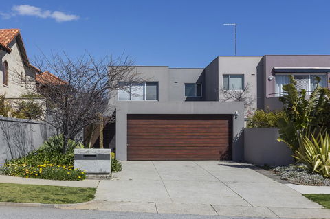Cottesloe Beach House II - Dalby Accommodation 26