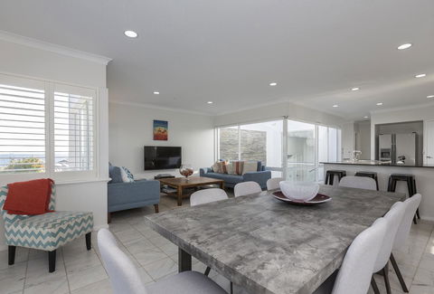 Cottesloe Beach House II - Dalby Accommodation 1