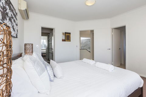 Cottesloe Beach House II - Dalby Accommodation 17