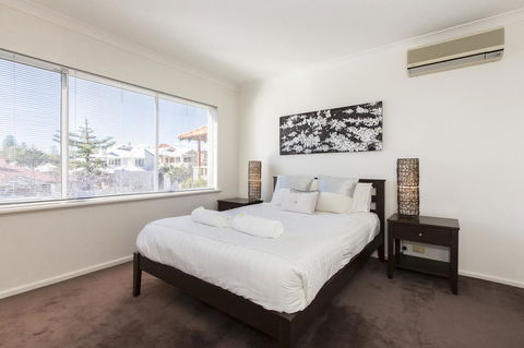 Cottesloe Beach House II - Dalby Accommodation 14