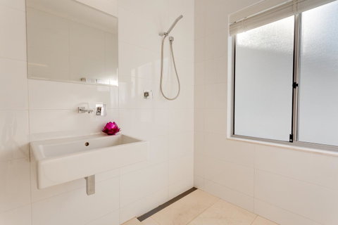 Cottesloe Contemporary Villa - Dalby Accommodation 7