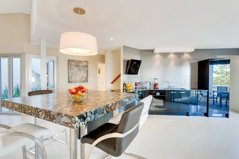Cottesloe Contemporary Villa - Dalby Accommodation 3