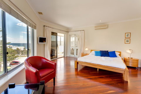 Cottesloe Contemporary Villa - Dalby Accommodation 0
