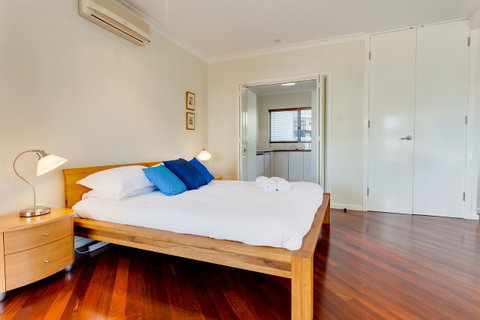 Cottesloe Contemporary Villa - Dalby Accommodation 13