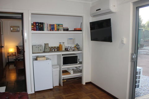 Jacaranda Hideaway Bed & Breakfast - Dalby Accommodation 4